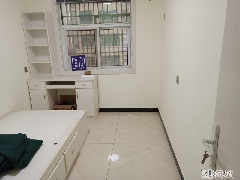 位置优越,环境优美,临近界师学校和明珠广场,附近是附小和一中